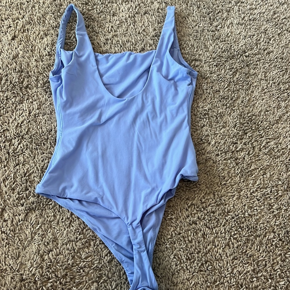 SKIMS Fits Everybody Square neck bodysuit - Picture 3 of 4